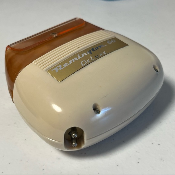 Vintage 1960s Shaver - Remington Deluxe 60 - Electric Shaver Antique Collectible - Picture 5 of 15